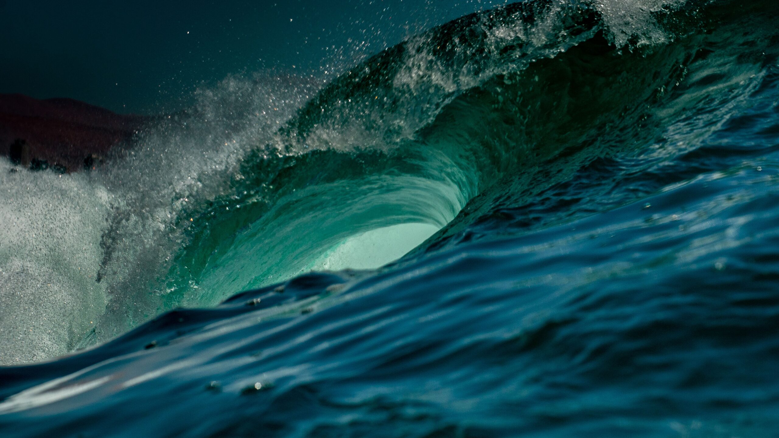 Stunning close-up of a powerful ocean wave in Chile, showcasing nature’s motion and beauty.